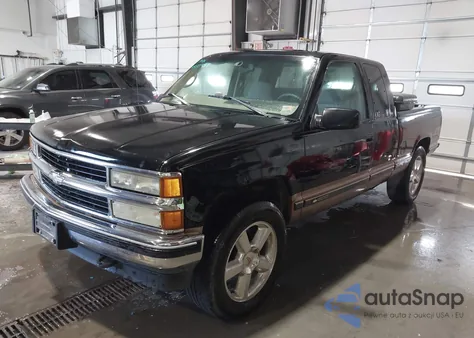 1998 Chevrolet K1500 Fleetside z USA, uszkodzony, nr VIN 1GCEK19R9WR137644